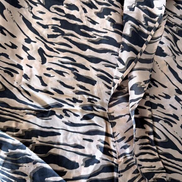 100% Silk Cabi Pink and Black Zebra Print Sleeveless Blouse - Picture 5 of 5